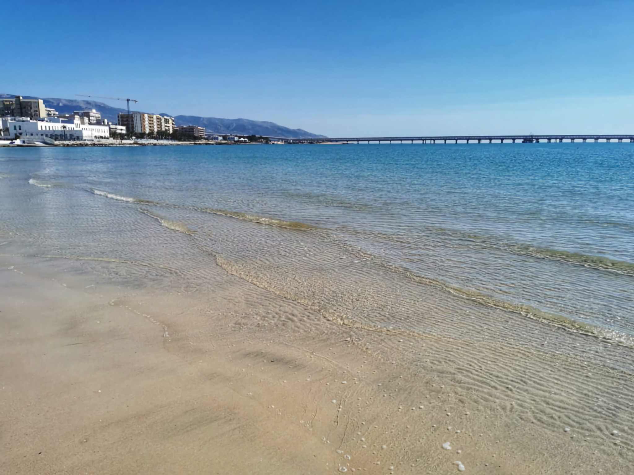 Mare di Manfredonia con acqua cristallina